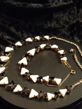 Vintage Black and White Triangle Link Necklace 16 In.